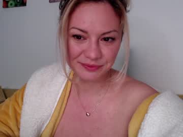 webcam girl kiradivine today image #1589888