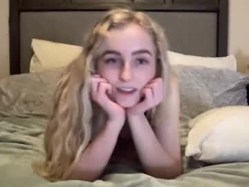 webcam girl peachezzs today image #1808017