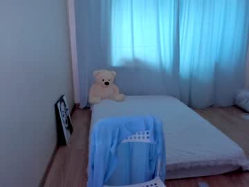 webcam girl yana_squrel_22 today image #2061832