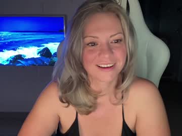 webcam girl kiradivine today image #2452054