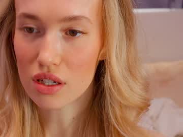 webcam girl lolly_bella_ today image #1522180