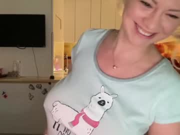 webcam girl kiradivine today image #3655859