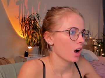 webcam girl linellali today image #2772171