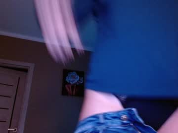 webcam girl juicy_peach88 today image #3038982