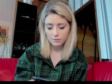 webcam girl kimilee22 today image #3388231
