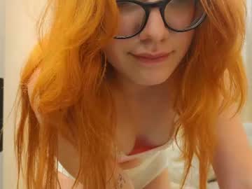 webcam girl lunarcrave today image #12001