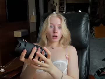 webcam girl bestblondiiecb today image #3597071