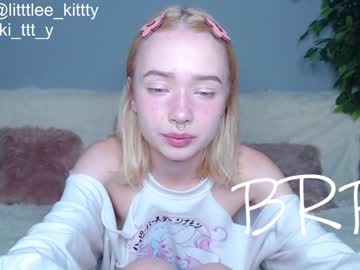 webcam girl little__kittty today image #2233741
