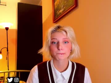 webcam girl lit1le_kitty_ today image #2751166