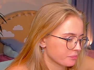 webcam girl linellali today image #2593763