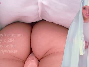 webcam girl queenafina today image #1726389
