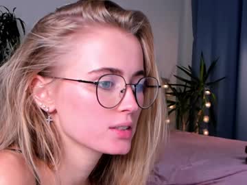webcam girl linellali today image #2688573