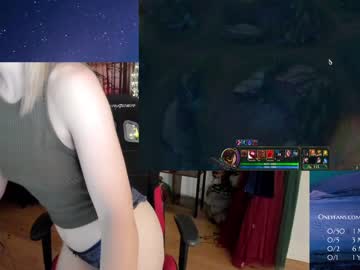 webcam girl kimilee22 today image #3630358