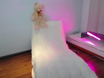 webcam girl yana_squrel_22 today image #3617548