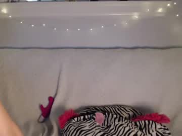 webcam girl petitegirluvsdick today image #3793470