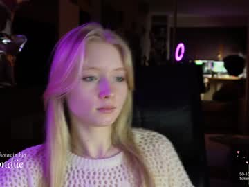 webcam girl bestblondiiecb today image #3848999