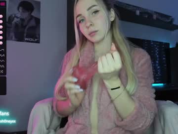 webcam girl xxxhoneyxx today image #3384867