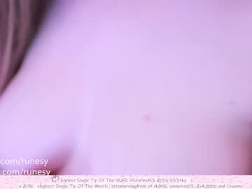 webcam girl runesy today image #271226