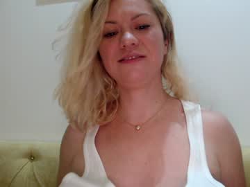 webcam girl kiradivine today image #2179069