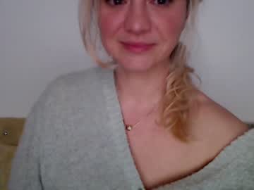 webcam girl kiradivine today image #1647408