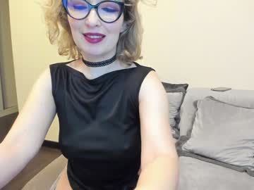 webcam girl emilymilf__ today image #3530579