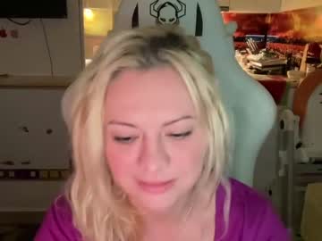 webcam girl kiradivine today image #3849566