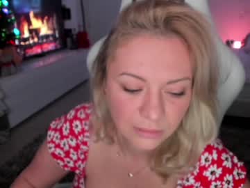webcam girl kiradivine today image #692141