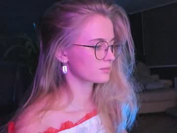 webcam girl linellali today image #2996095