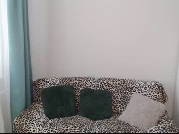 webcam girl emerald_kittycat today image #1257321