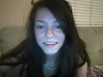 webcam girl lilbbyily1 today image #4027854