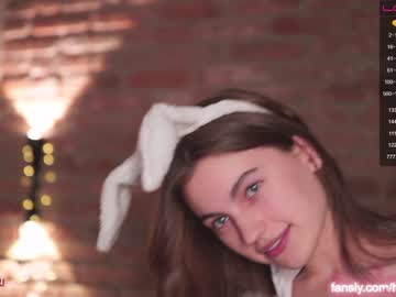 webcam girl hoolybunny today image #3276394