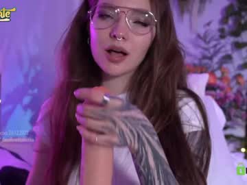 webcam girl _deepthroatgalactica today image #3389574
