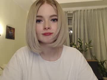 webcam girl yvaine777 today image #820656