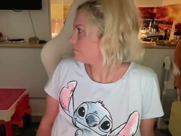 webcam girl kiradivine today image #3569964