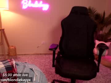webcam girl blondiekayy today image #1627192
