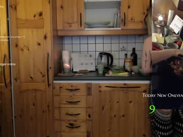 webcam girl kimilee22 today image #1805716