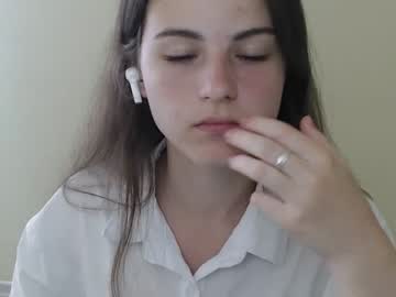 webcam girl chamomile19 today image #3952308