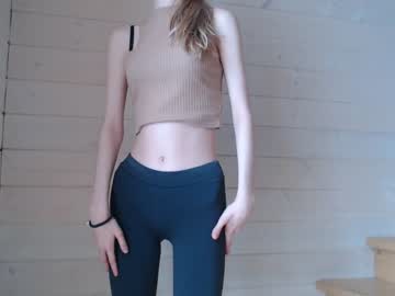 webcam girl princess__aurora today image #3695299