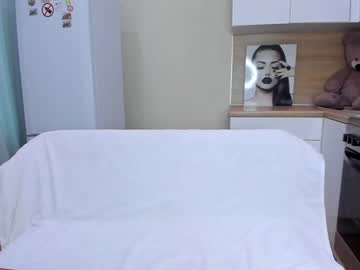 webcam girl yana_squrel_22 today image #558562
