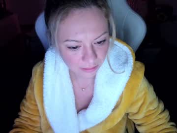 webcam girl kiradivine today image #1288815