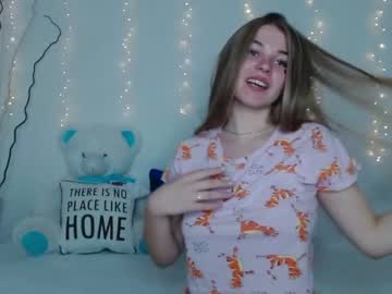 webcam girl little__cherrry today image #2502937