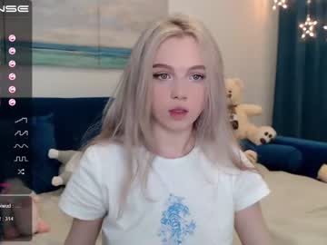 webcam girl small_blondee today image #1389430