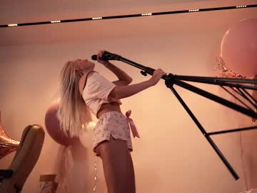 webcam girl peach_me today image #1541055