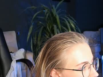 webcam girl linellali today image #2867530