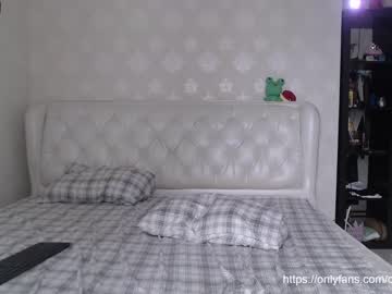 webcam girl _mllymoore_ today image #2340423
