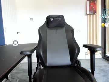 webcam girl eatmypie69 today image #1300044