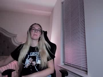 webcam girl mariah95 today image #3128415