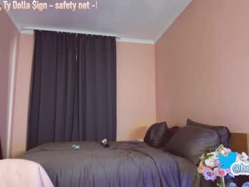 webcam girl hollyextra today image #2199364