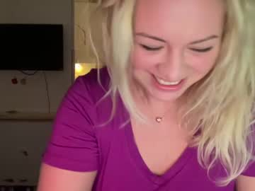 webcam girl kiradivine today image #3849161