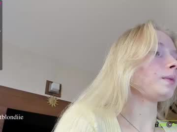 webcam girl bestblondiiecb today image #2785591
